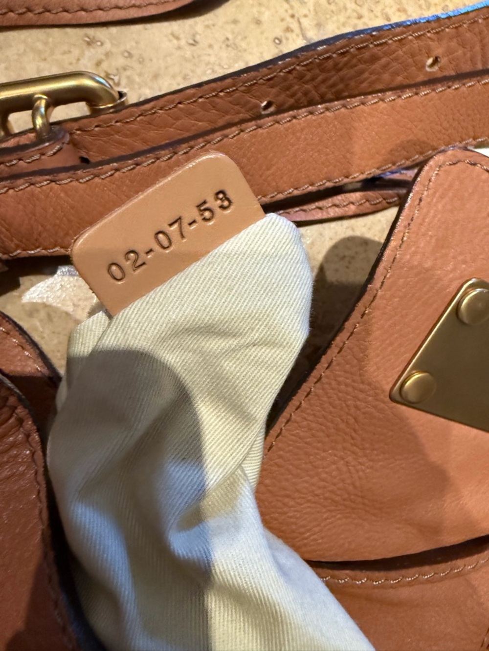 Chloe leather Shoulder Bag in Tan - Classic Women's Handbag - Picture 6 of 8